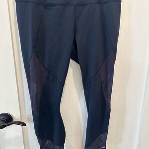 Athleta size M mid calf leggings